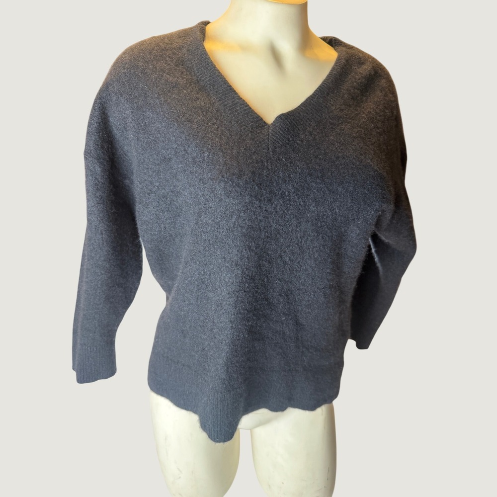 Banana Republic 100% Cashmere Sweater Small Charcoal Gray V Neck Pointed Hem S